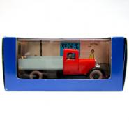 Hergé . En voiture Tintin ! - "Le Camion Rouge du Lotus Bleu"